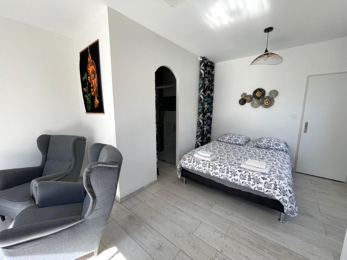 Siam Mahanakhon Appart & Spa Rieux-de-Pelleport Екстериор снимка